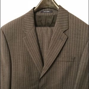 42L Ralph Lauren Suit in excellent condition